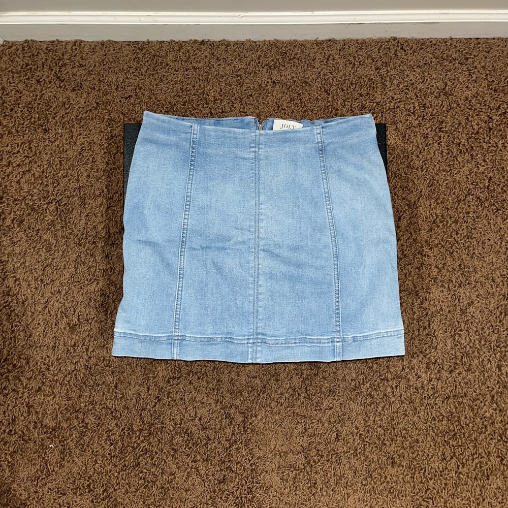 Round about size 10. Zipper works great.